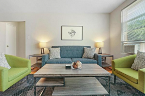 Modern & Comfy 2BR Apt near Restaurants
